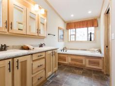Schult Independence 5828-19 Spacious Bathroom