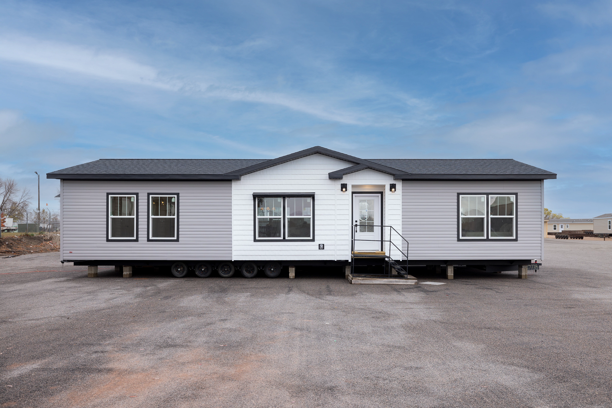 54ENC28563BH_Encore_Exterior_Oct_2025-001