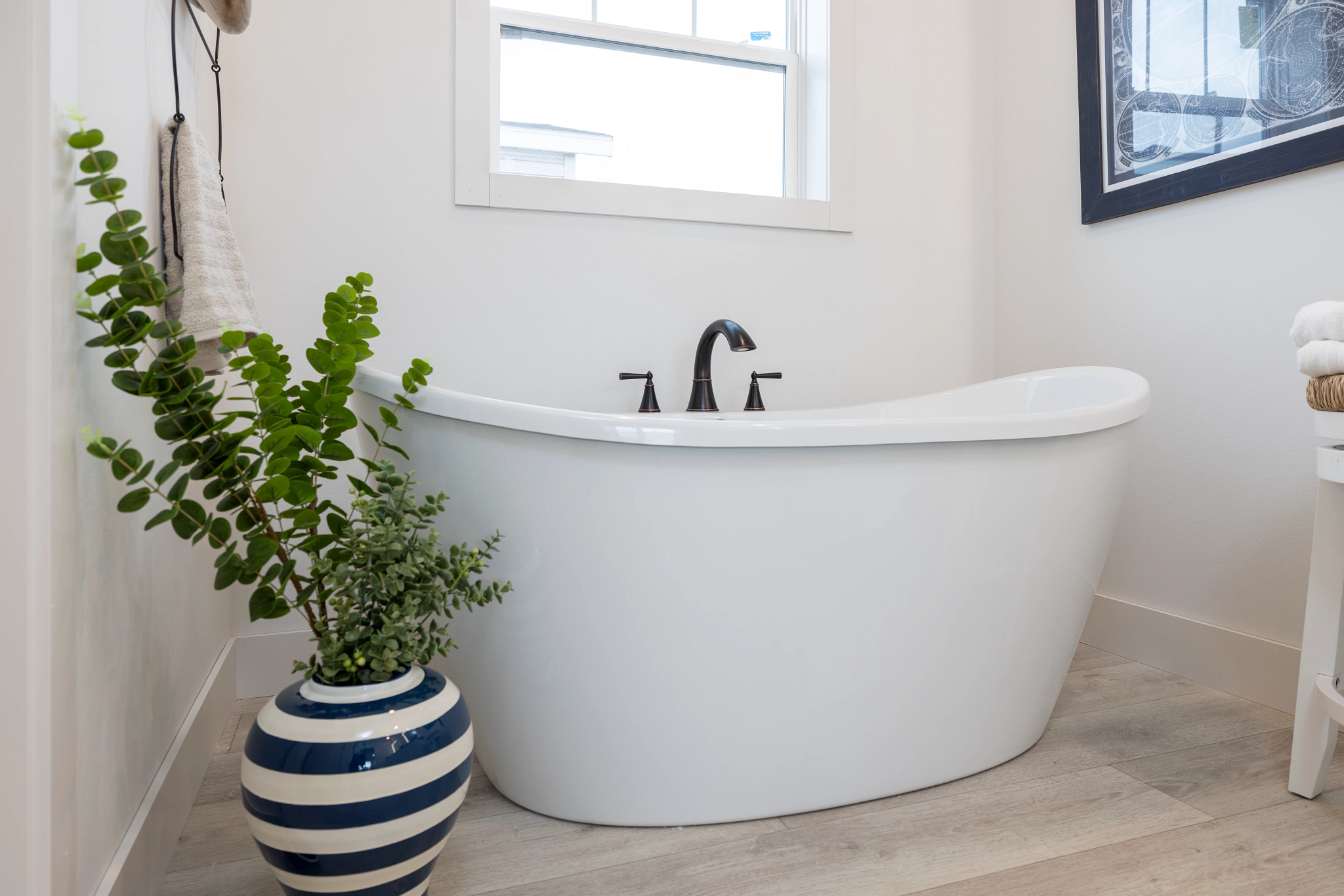 54ENC28563BH_Encore_Primary_Bathroom_Oct_2025-003